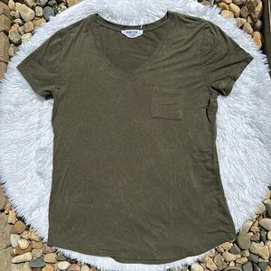 🩶5/$30 Double Zero Olive Green V-Neck Pocket Short Sleeve Tee Size Medium